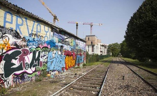 Visite de la petite ceinture dans le 19eme arrondissement à Paris, le 26 juin 2013.