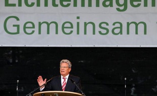 Le président allemand Joachim Gauck a commémoré dimanche à Rostock les émeutes racistes survenues il y a 20 ans dans ce port de la Baltique, les plus graves en Allemagne depuis la fin de la Seconde Guerre mondiale.