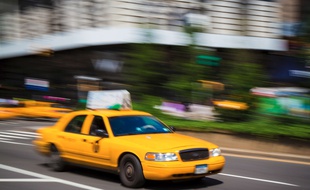 Une étude prouve que les taxis de couleur sombre ont plus d'accidents que les taxis jaunes