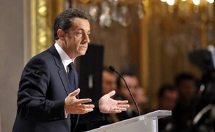 Le 8 janvier, Nicolas Sarkozy présente ses voeux à la presse. Innovation, cela prend la forme d'une conférence de presse. 11h07, sa relation avec Carla Bruni fait l'objet de la deuxième question posée par les journalistes. La réponse est devenue célèbre: avec Carla, «c'est du sérieux. (...) Vous l'apprendrez sans doute lorsque ce sera déjà fait.»