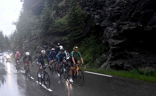 Pluie et froid ont marqué cette 9e étape du Tour de France 2021, ce dimanche entre Cluses et Tignes.