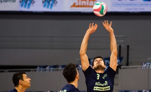 Nicolas Burel, le central des Spacer's volley, lors d'un match de la présaison 2017-2018.