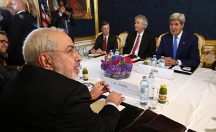Le ministre des Affaires étrangères iranien Mohammad Javad Zarif face à son homologue John Kerry le 14 juillet 2014 à Vienne