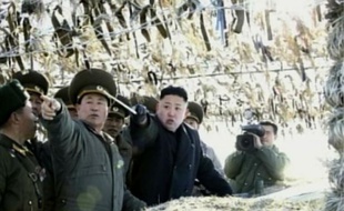 Les avions de chasse de Corée du Nord ont effectué ces derniers jours un nombre "sans précédent" de sorties, en réponse probable aux manoeuvres militaires conjointes américano-sud-coréennes dans le sud de la péninsule, où la tension reste très vive, a rapporté mercredi la presse.