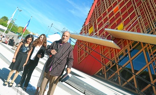 L'auteur héraultais, né à Colombières-sur-Orb, a inauguré la salle, samedi.