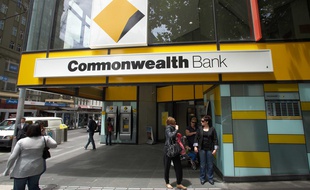 Vingt-six personnes ont été blessées, dont certaines grièvement, lorsqu'un homme a mis le feu pour des raisons indéterminées à une agence bancaire australienne ce jeudi 17 novembre.