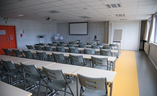 Les salles de classes ont été désertées.