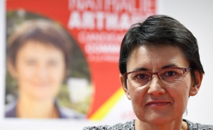 La candidate Lutte ouvrière à l'élection présidentielle Nathalie Arthaud lors d'une conférence de presse à Rennes, le 23 mars 2017.