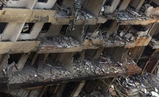 Le bilan de l'attentat qui a frappé jeudi dans la banlieue sud de Beyrouth un bastion du Hezbollah chiite s'est alourdi à 27 morts, a annoncé le ministère de la Santé samedi.