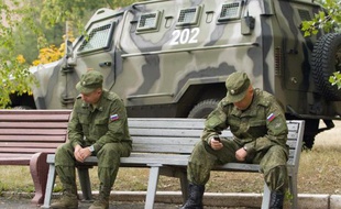 Des militaires russes à Soledar dans la région de Donetsk (Ukraine), le 27 septembre 2014