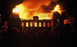 Le Parlement de Bretagne, à Rennes, a été ravagé par un incendie en 1994