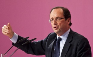 Le candidat socialiste pour la présidentielle, François Hollande, tiendra son premier meeting de campagne pour 2012 le 4 janvier à Mérignac (Gironde), dans la banlieue de Bordeaux, a-t-on appris auprès du premier secrétaire fédéral du PS dans la Gironde, Ludovic Freygefond.