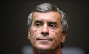 Le rapporteur de la commission d'enquête parlementaire sur l'affaire Cahuzac, Alain Claeys (PS) réaffirme qu'il n'y a pas eu de dysfonctionnement majeur de l'Etat dans l'affaire, même s'il reconnait certaines erreurs mineures, dans son rapport auquel ont eu accès mardi des députés.