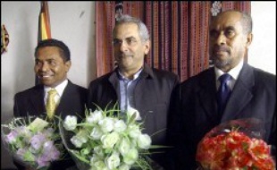 Le prix Nobel de la paix José Ramos-Horta, investi lundi Premier ministre du Timor oriental, s'est fixé comme priorité de restaurer la confiance dans la jeune nation plongée dans la crise.