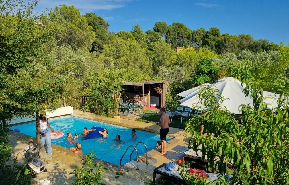 Canicule : « Je suis presque complète tous les jours »... La location de piscines entre particuliers cartonne