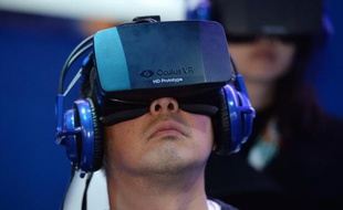Le système de réalité virtuelle Oculus Rift HD est présenté à Las Vegas le 9 janvier 2014