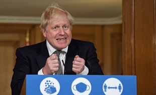 Le Premier ministre Boris Johnson annonce un nouveau confinement lors d'une conférence de presse virtuelle au 10, Downing Street, samedi 31 octobre.