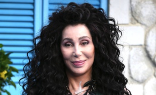 La chanteuse et actrice Cher