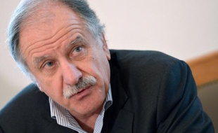 Le maire écologiste de Bègles Noël Mamère, qui avait célébré en 2004 le premier "mariage" homosexuel de France, annulé depuis par la justice, a dit mercredi éprouver de la "fierté" à l'heure de l'union de Montpellier.