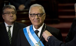 Alejandro Maldonado devient président provisoire du Guatemala, le 3 septembre 2015.