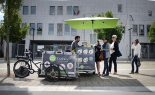 Un tricycle d'Ozon, une cantine ambulante spécialisée dans la restauration d'entreprises, le 28 mai 2015 à Nantes