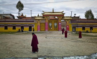Une nouvelle immolation par le feu a eu lieu dans une zone tibétaine du sud-ouest de la Chine, la troisième en trois jours, ont annoncé des groupes de défense des Tibétains tandis que la sécurité a encore été renforcée à l'approche d'anniversaires sensibles.