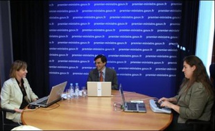 François Fillon a déclaré mercredi soir que la nouvelle franchise de soins que le gouvernement compte mettre en oeuvre serait applicable à l'automne 2007 ou début 2008, lors d'un "chat" vidéo sur internet depuis Matignon.
