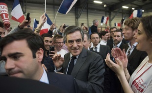Le candidat à la présidentielle Les Républicains François Fillon lors d'un meeting à Nantes le 27 mars 2017