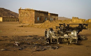 L'armée soudanaise a annoncé vendredi qu'elle menait une contre-attaque pour reprendre la zone pétrolière contestée de Heglig, occupée par les troupes sud-soudanaises, malgré les appels internationaux à la retenue.