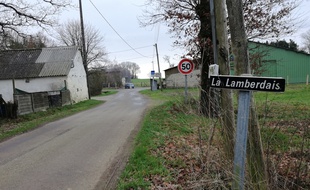 L'entrée du hameau de la Lamberdais, désormais domicilié en Ille-et-Vilaine.
