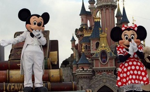 Le groupe Euro Disney et trois ex-gendarmes, dont deux retraités reconvertis en "privés", ont été récemment renvoyés devant le tribunal correctionnel pour avoir enquêté illégalement sur des candidats à l'embauche entre 1998 et 2004, a appris jeudi l'AFP de sources proches de l'enquête.