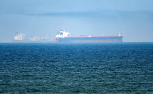Des pétroliers dans le Golfe d'Oman, le 15 juin 2019.