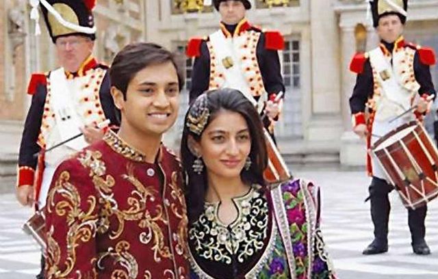 Autre princesse venue d’Inde, Vanisha Mittal, la fille de Lakshmi Mittal, ici avec son frère Aditya. Non, vous ne rêvez pas : en juin 2005, une partie de son mariage avec Amit Bhatia s’est déroulée au Château de Versailles (il y avait aussi un petit feu d’artifice du côté de la tour Eiffel).