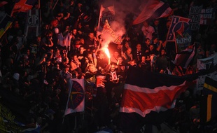 Les supporters du PSG lors de Monaco-PSG en finale de la Coupe de la Ligue au Parc OL, le 1er avril 2017.