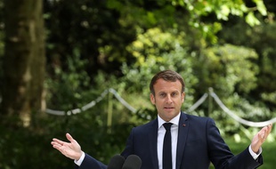 Emmanuel Macron, le 29 juin 2020 dans les jardins de l'Elysée.