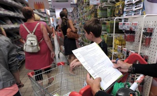 Le coût de la scolarité en 2013 va baisser en moyenne de 4,08%, selon l'enquête annuelle réalisée par la Confédération syndicale des Familles (CSF) publiée mardi, qui intègre les dépenses effectuées à la rentrée et pendant l'année.