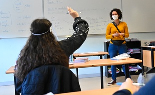 Un cours avec port du masque au collège Debussy, à Angers, le 18 mai 2020.