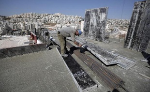 Un palestinien sur un chantier dans les colonies israéliennes de Har Homa à Jérusalem-Est, le 29 octobre 2014