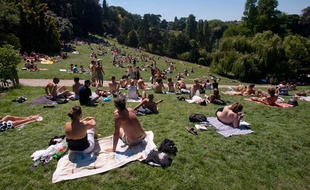 De fortes chaleurs ont touché la région parisienne le 26 juin 2011.