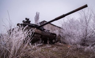 Un tank de l'armée ukrainienne près du village de Peski, dans la région de Donetsk, le 16 février 2015
