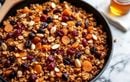 Granola ultra-croustillant : la recette maison à la poêle riche en fruits secs et parfaite pour les matins pressés !