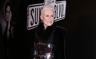 Glenn Close, tout sourire