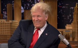 Donald Trump, cheveux au vent.
