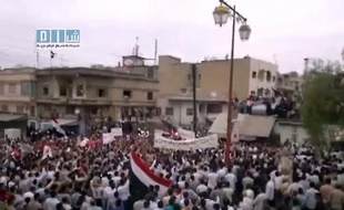 La Russie est montée en première ligne sur le dossier syrien avec une invitation au vice-président Farouk al-Chareh à aller à Moscou et le dépôt d'un projet de résolution à l'ONU sur les violences, la répression sanglante de la révolte populaire ne cessant pas.