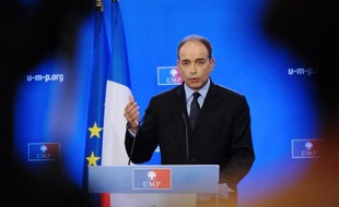 Jean-François Copé, pas encore officiellement candidat à la présidence de l'UMP, se prépare activement à cette bataille et essaie de polir son image d'homme jugé parfois trop cassant en assurant ne pas être "quelqu'un d'agressif" dans un entretien à L'Express daté de mercredi.