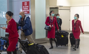 Du personnel naviguant de la compagnie Cathay Pacific, le 28 janvier, en Californie.