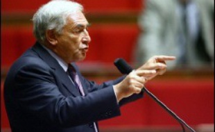 Vingt-six parlementaires socialistes ont signé jeudi l'appel lancé il y a dix jours par douze de leurs collègues à soutenir la candidature de Dominique Strauss-Kahn à l'investiture socialiste pour la présidentielle de 2007.