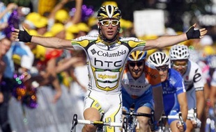Cavendish vainqueur lors de la 2e étape du Tour 2009 entre Monaco et Brignoles, le 5 juillet 2009.