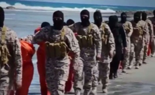 Capture d'écran d'une vidéo montrant 21 coptes égyptiens décapités par Daesh en Libye, le 19 avril 2015.