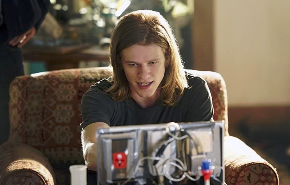 960x614_lucas-till-role-titre-serie-macg